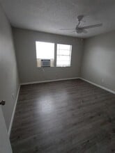 2211 N Elm St in Denton, TX - Building Photo - Building Photo