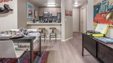 2400 Elliott Ave in Seattle, WA - Building Photo - Building Photo