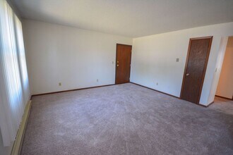 4717 14th Ave NW in Rochester, MN - Building Photo - Building Photo