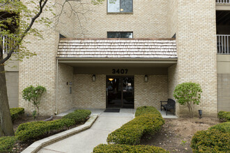 Oak Alley Court Condominiums in Toledo, OH - Building Photo - Building Photo