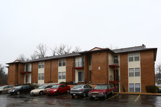 Chalet Apartments in St. Louis, MO - Building Photo - Building Photo