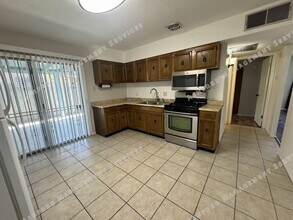 7649 W Mitchell Dr in Phoenix, AZ - Building Photo - Building Photo