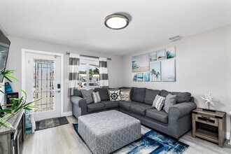 10871 7th Ave Gulf in Marathon, FL - Building Photo - Building Photo