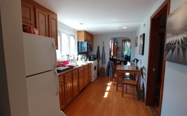 108 Cross St, Unit 1 in Somerville, MA - Building Photo - Building Photo