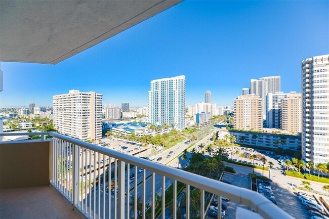 1980 S Ocean Dr, Unit 14M in Hallandale Beach, FL - Building Photo - Building Photo