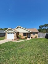1891 Heartland Dr in Fort Walton Beach, FL - Building Photo