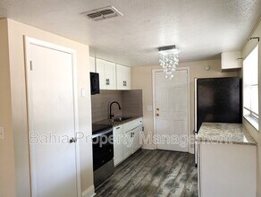 8942 Temple Terrace Hwy in Tampa, FL - Building Photo - Building Photo