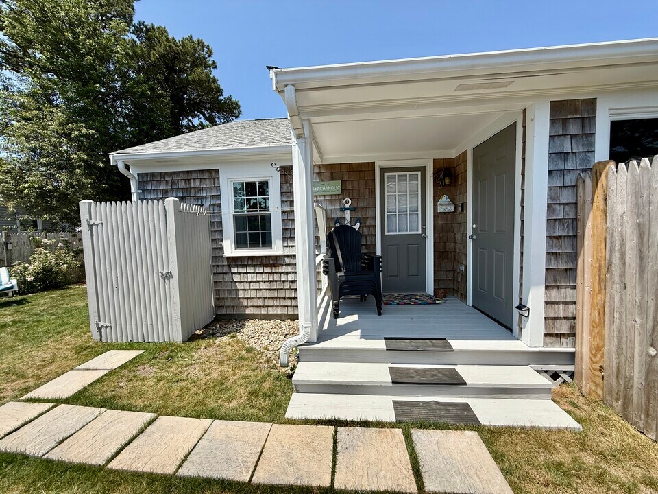 58 Uncle Rolf Rd in Dennis, MA - Building Photo