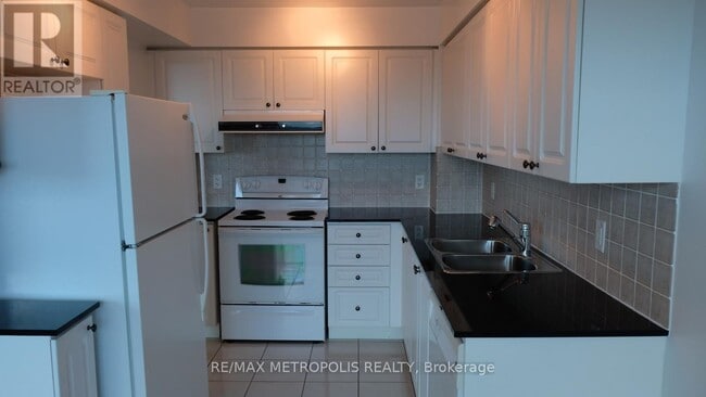 83 Borough Dr in Toronto, ON - Building Photo - Building Photo