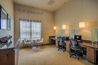 Crescent Pointe Apartments in College Station, TX - Building Photo - Building Photo