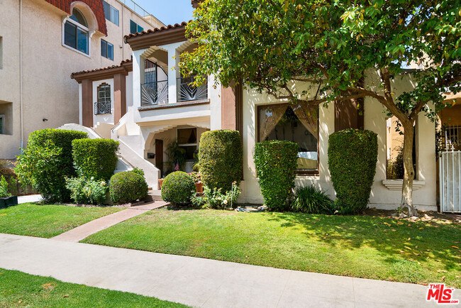 8641 W Olympic Blvd in Los Angeles, CA - Building Photo - Building Photo