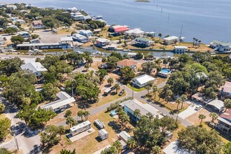 62 W 9th in Horseshoe Beach, FL - Building Photo - Building Photo