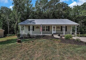 111 Jason Dr in Seneca, SC - Building Photo