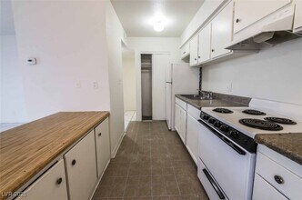 833 N Bruce St in Las Vegas, NV - Building Photo - Building Photo