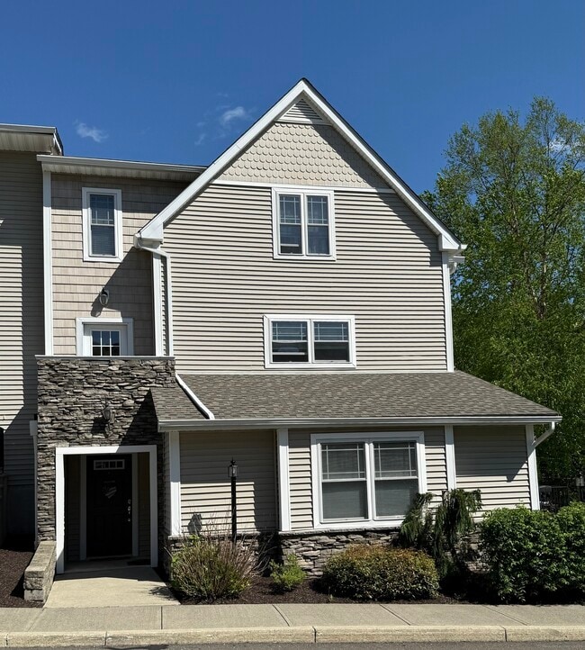 property at 10 Stetson Pl
