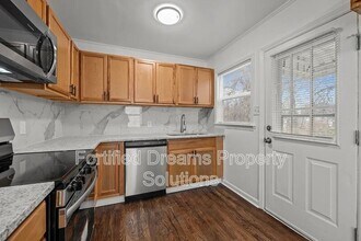 1710 Rainbow Dr in Greensboro, NC - Foto de edificio - Building Photo