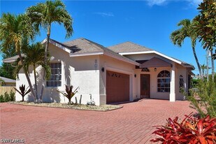 801 99th Ave N in Naples, FL - Building Photo