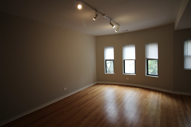 6447 N Claremont Ave, Unit 1 in Chicago, IL - Building Photo - Building Photo