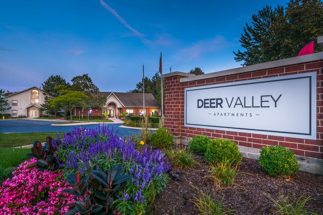 Deer Valley Apartments in Lake Bluff, IL - Foto de edificio - Building Photo