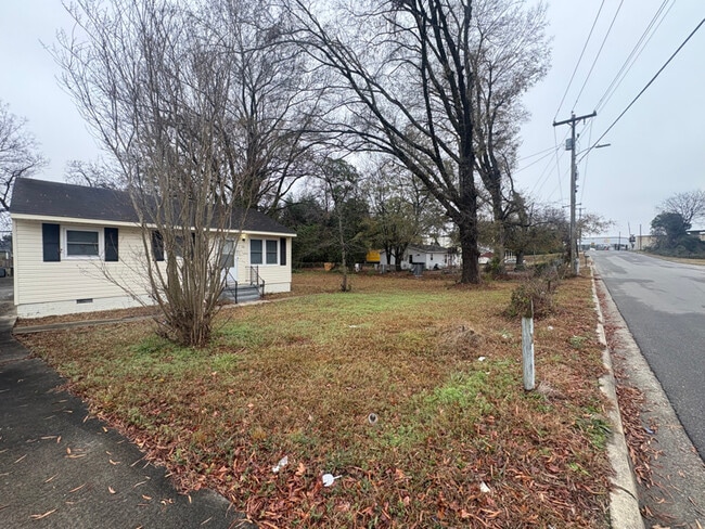 609 W Holly St in Goldsboro, NC - Building Photo - Building Photo