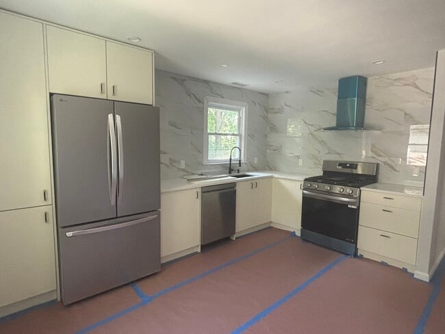 16 Treat Ave, Unit 2nd floor
