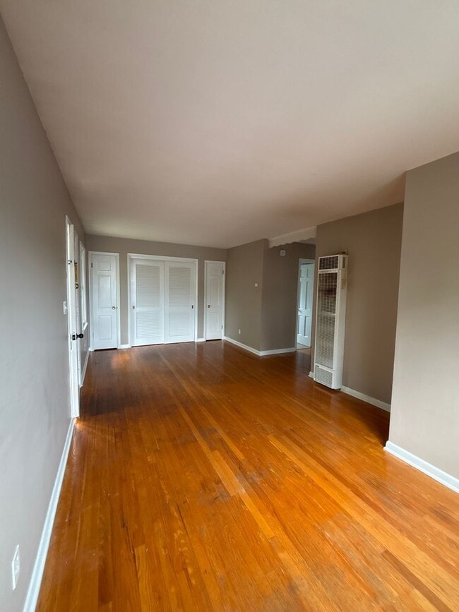 1004 W Lexington Ave