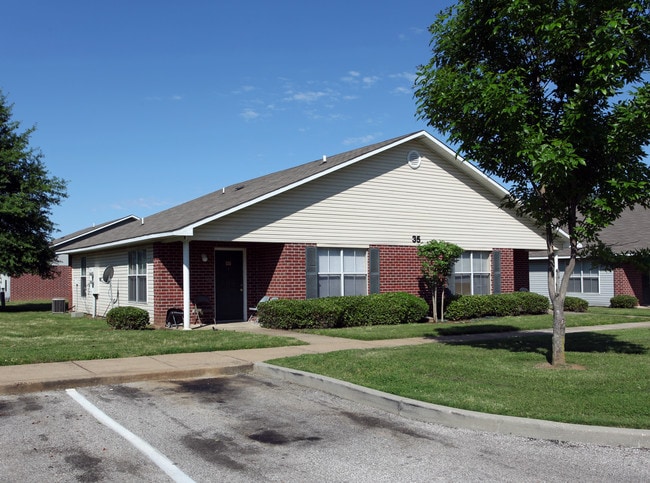 Greenview Estates Apartments in Memphis, TN - Foto de edificio - Building Photo