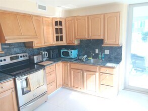 3703 NE 166th St in Miami, FL - Building Photo - Building Photo