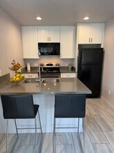 2229 S Burnside Ave, Unit 1 in Los Angeles, CA - Building Photo - Building Photo