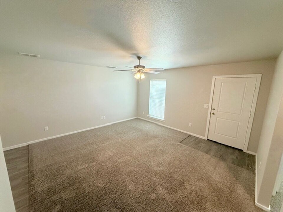 9715 Trenton Ave in Lubbock, TX - Building Photo