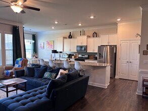 62 Fox Cove Rd in Hendersonville, NC - Foto de edificio - Building Photo