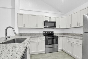 13998 Folkestone Cir in Wellington, FL - Building Photo