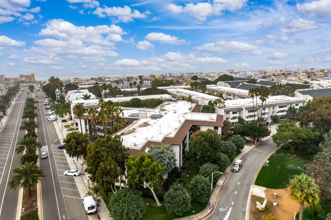 447 Herondo St in Hermosa Beach, CA - Building Photo - Building Photo