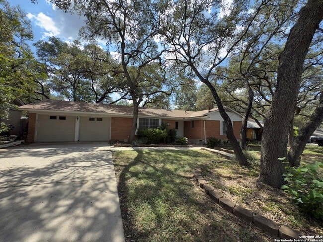 11022 Dreamland Dr in San Antonio, TX - Building Photo - Building Photo