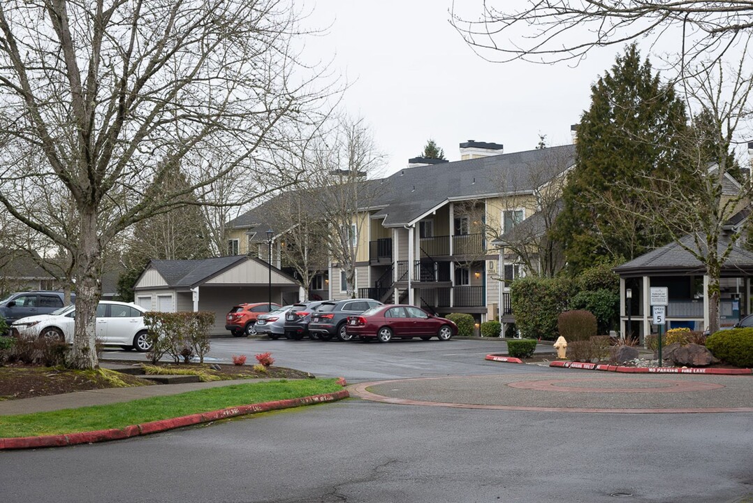 Martine Apartments in Bellevue, WA - Foto de edificio