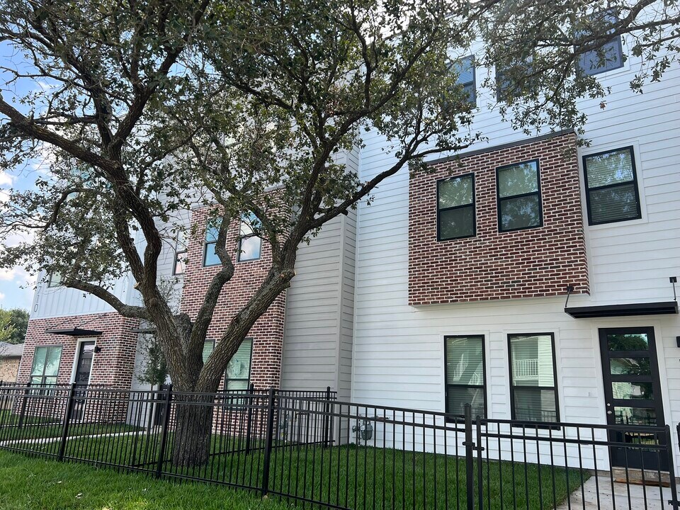 710 Vassar Ct in College Station, TX - Building Photo