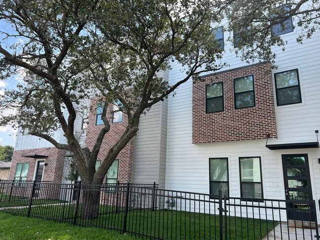 710 Vassar Ct