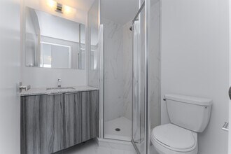 31-331 Tippett Rd in Toronto, ON - Building Photo - Building Photo