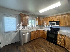 1941 Oakbrook Rd in Idaho Falls, ID - Building Photo - Building Photo