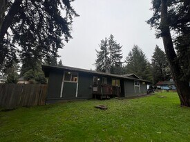 24781 Parkside Dr in Veneta, OR - Building Photo