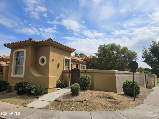 7849 E Cholla St in Scottsdale, AZ - Foto de edificio - Building Photo