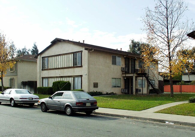 Contra Loma Apartments in Antioch, CA - Foto de edificio - Building Photo