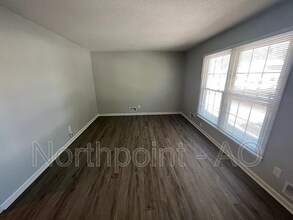 10007 E 77th Terrace in Raytown, MO - Building Photo - Building Photo