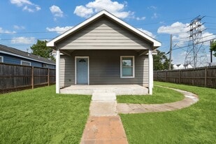 2802 Hardy St in Houston, TX - Building Photo