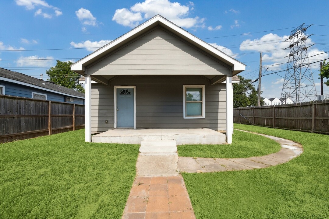 2802 Hardy St in Houston, TX - Building Photo