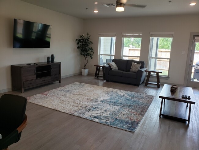 112 Lavonne Villa in Universal City, TX - Building Photo - Building Photo