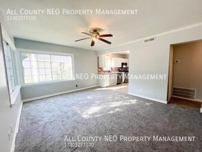 2290 Suncrest Dr in Cuyahoga Falls, OH - Building Photo - Building Photo