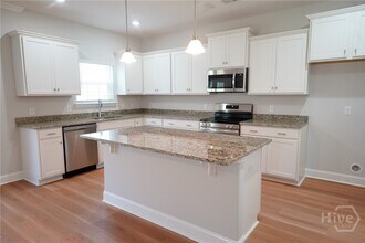 155 Guana Ln in Bloomingdale, GA - Foto de edificio - Building Photo