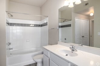 Refugio Place in San Antonio, TX - Building Photo - Building Photo