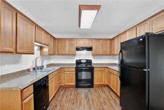 170 Shiloh Run NW in Kennesaw, GA - Foto de edificio - Building Photo